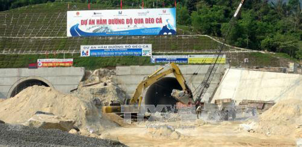 Thi đua '100 ngày đêm vượt khó về đích' tại Hầm đường bộ qua Đèo Cả